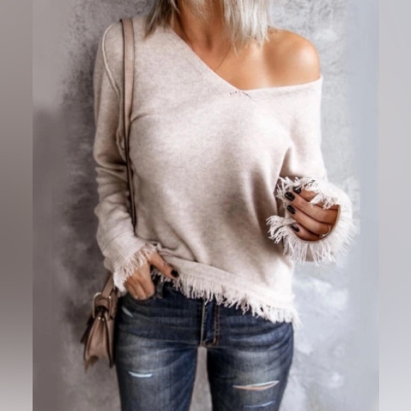 Beautiful Soft V-Neck Loose Fit Knitted Sweater W/Fringe Cuff & Trim Hi-Quality - Picture 4 of 10